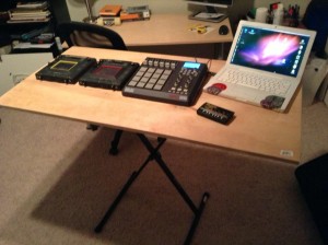 synth stand